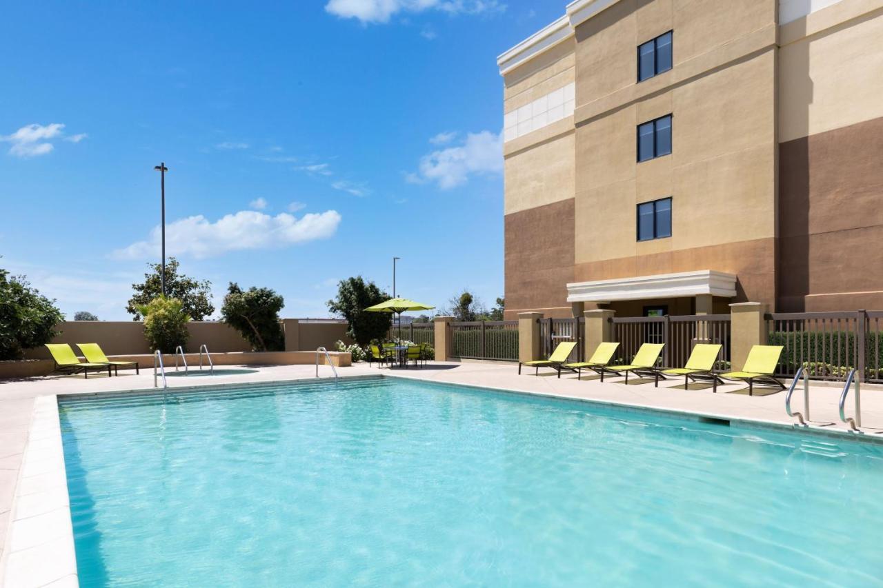 Springhill Suites Fresno Exterior foto