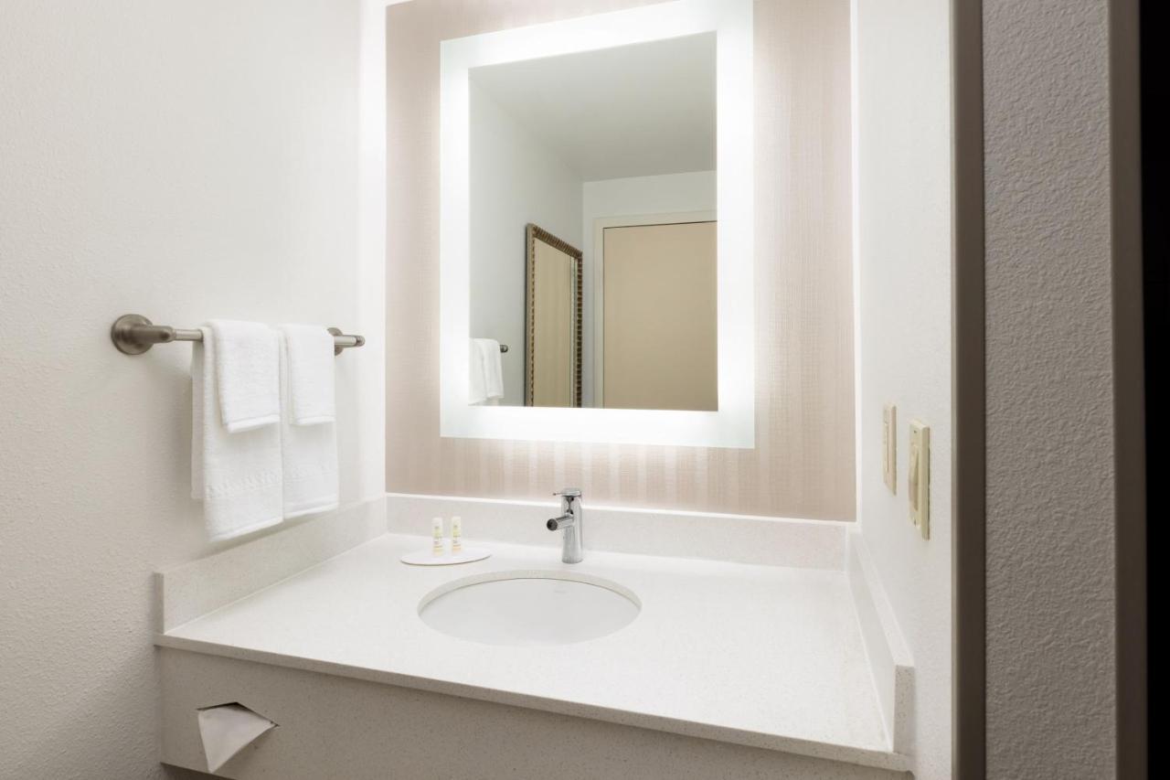 Springhill Suites Fresno Exterior foto