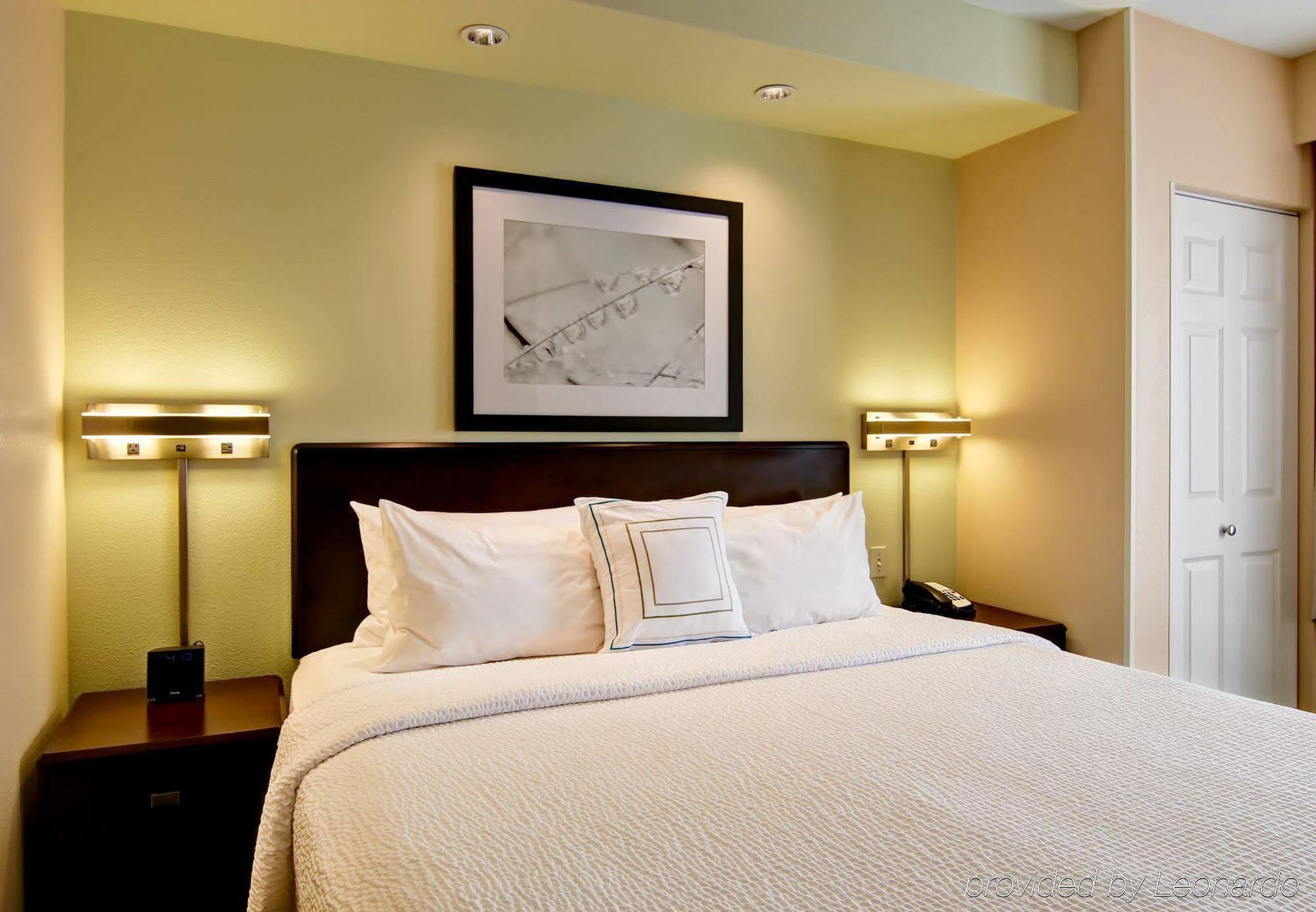 Springhill Suites Fresno Exterior foto
